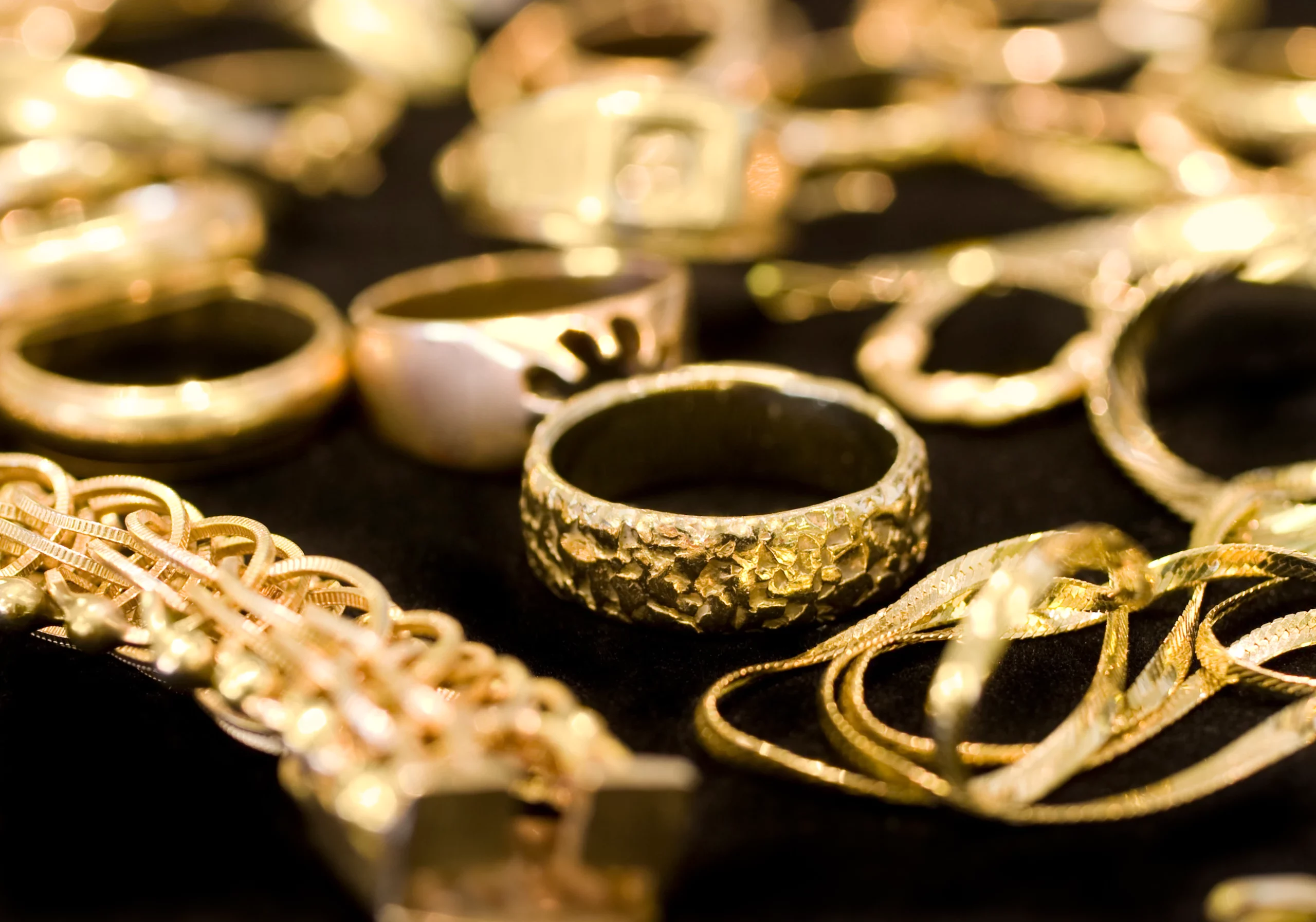 istock-157400291_goldjewelrythick-3 istock-157400291_goldjewelrythick-3