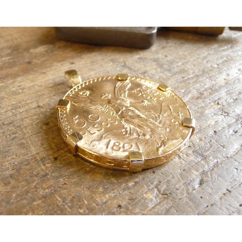 pendentif-or-50-pesos-1-zoom