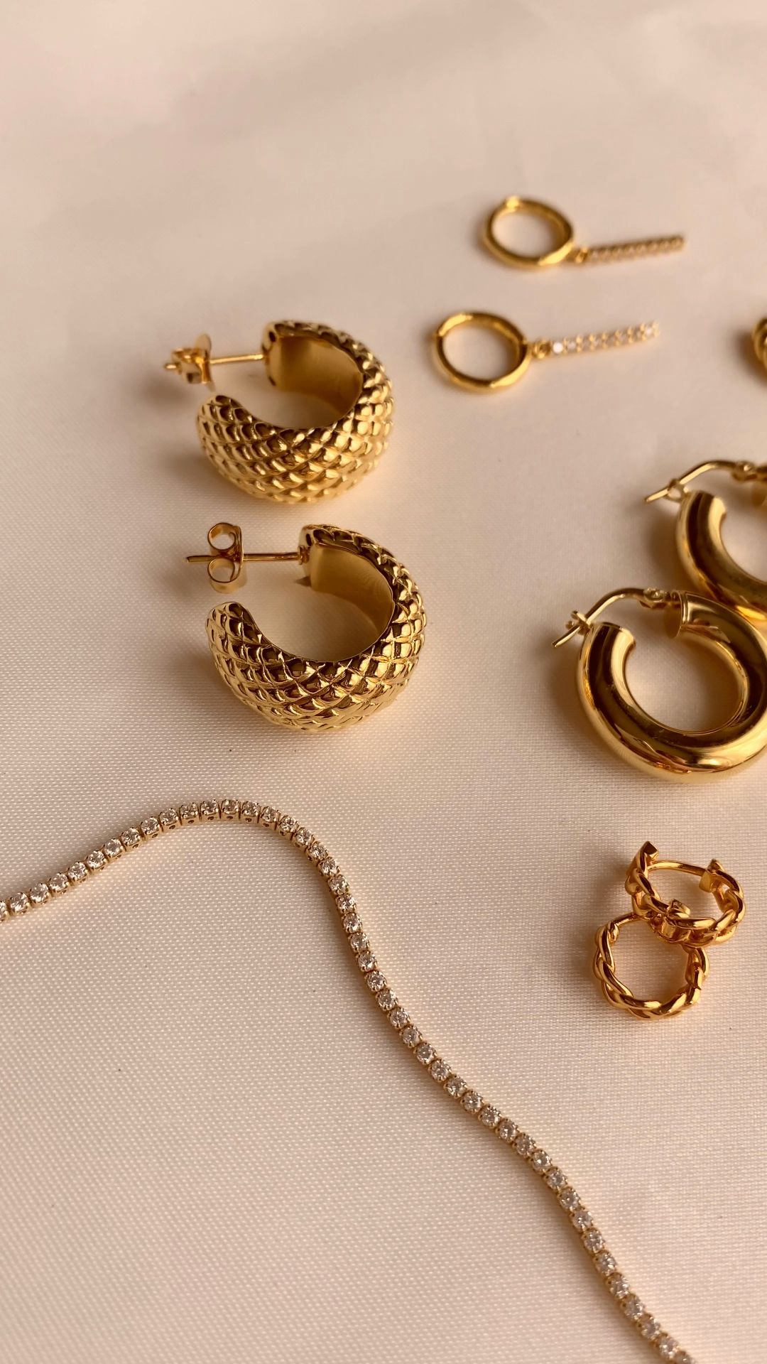 Gold hoop earrings by vie en bleu