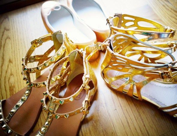 Un trio de Chaussures Dorées