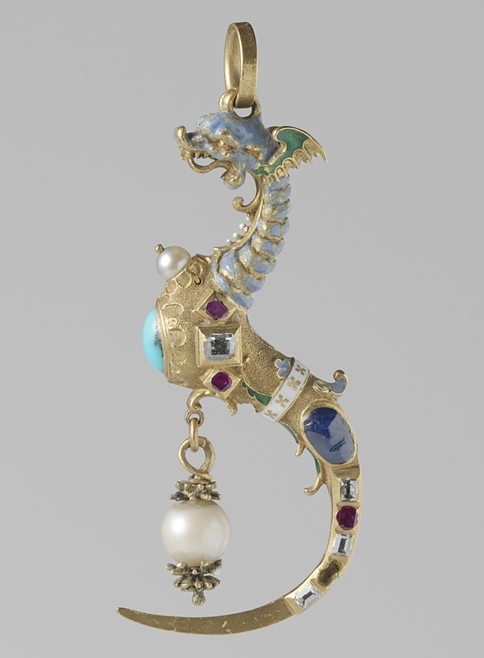 Pendant_toothpick made of gold, enamel, pearls and…