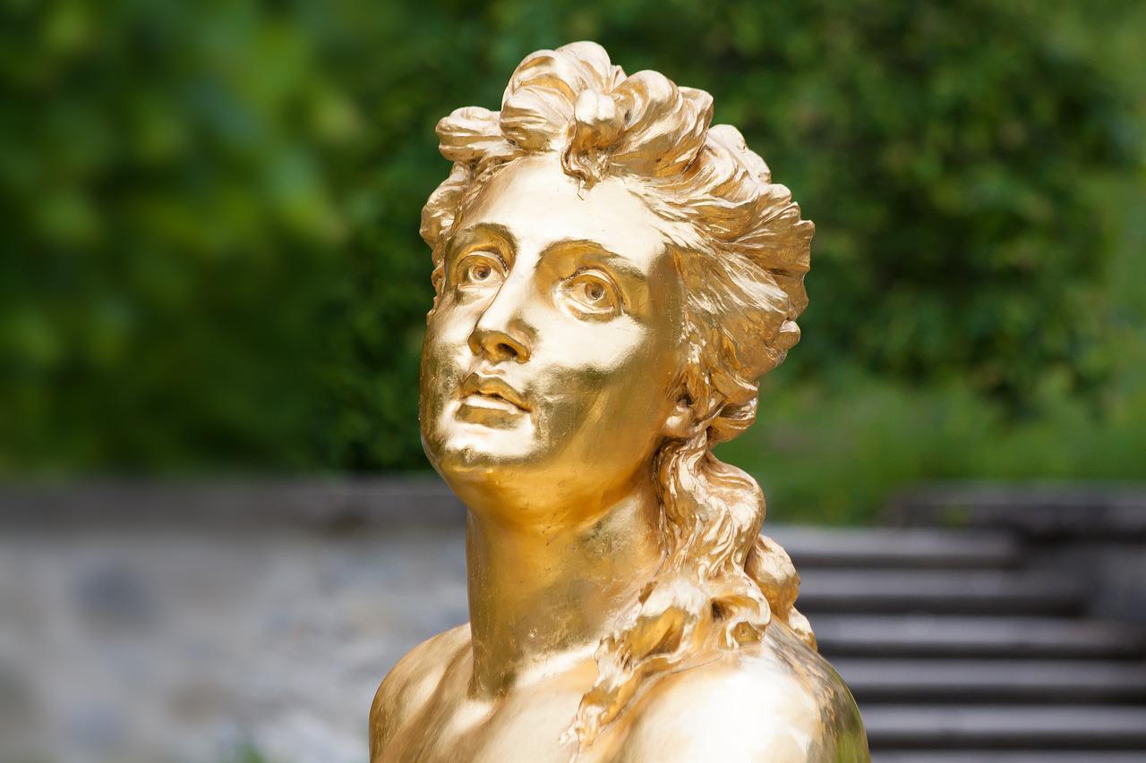 sculpture-1502684_1280