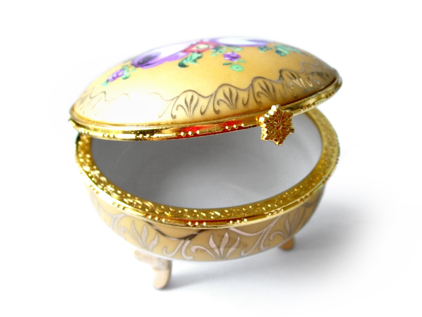 tiny-gold-jewelry-box-1425092