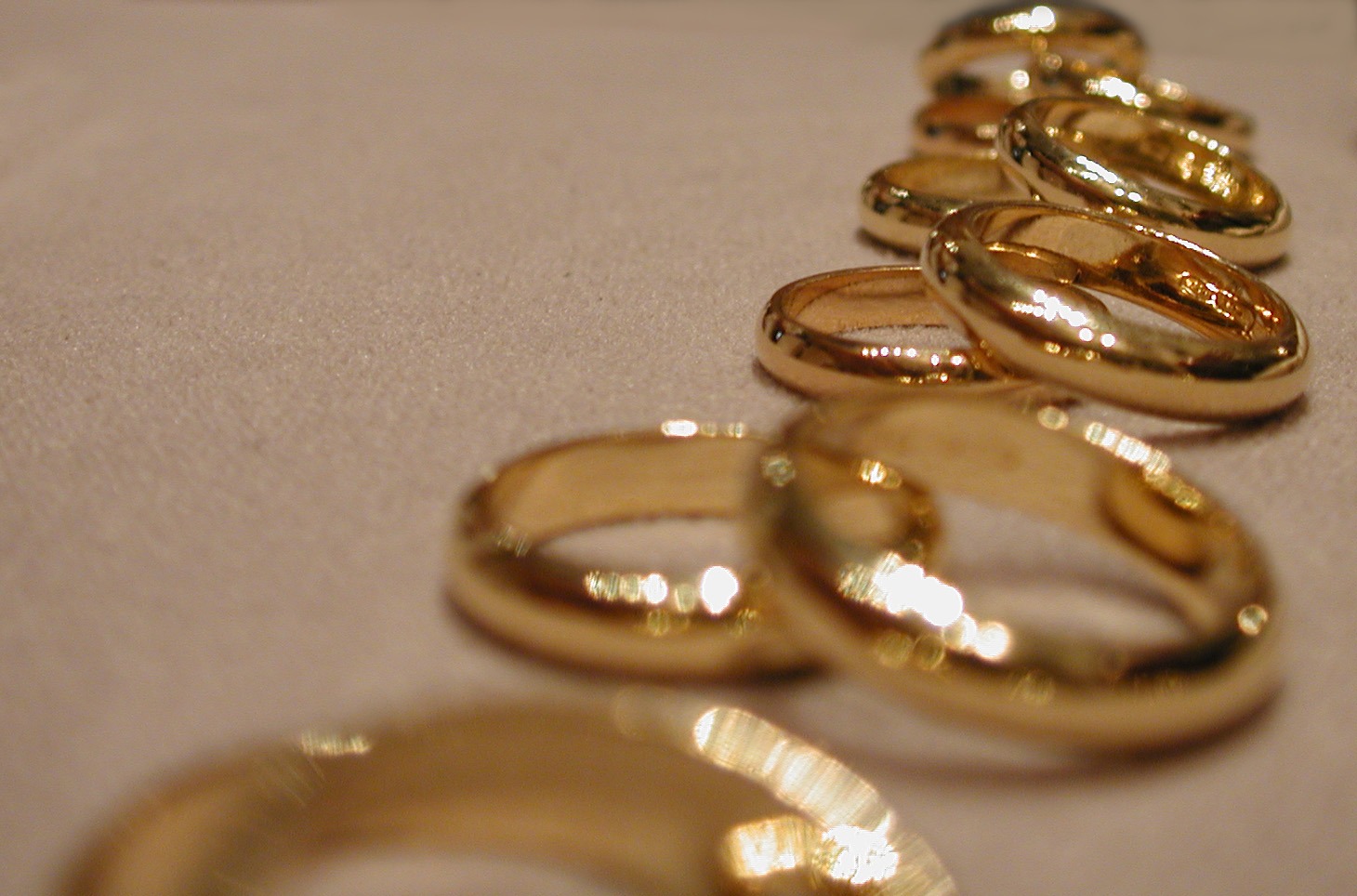 wedding-rings-1425585 wedding-rings-1425585
