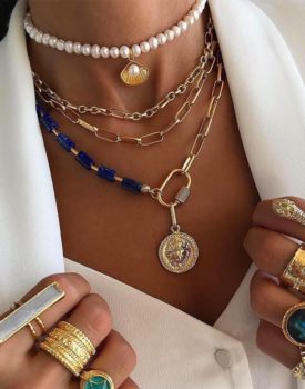 Collier superposé à chaîne de perles à motif de métal et de coquillage