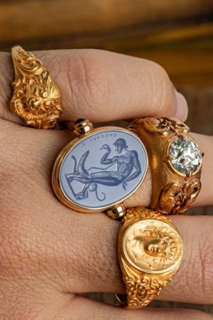 Intaglio and gold rings