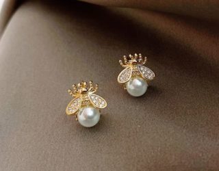 simple and luxurious Pearl Earrings